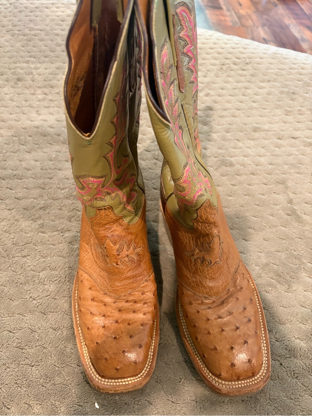 Women’s Two-Tone Brown and Olive Western Cowboy Boots - Picture 5 of 9